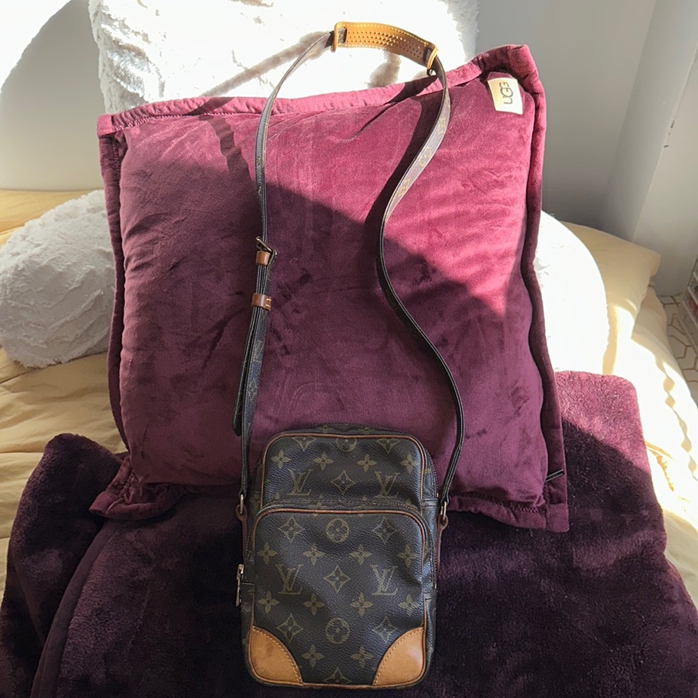 AUTHENTIC Louis Vuitton Amazon Bag